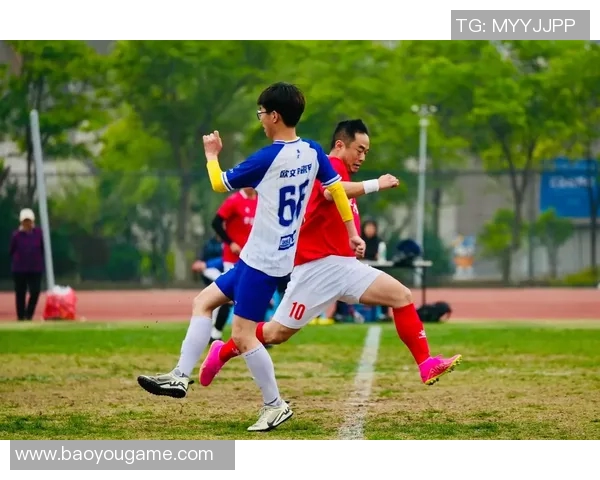 足球明星亲自送出时尚衣物与裤子精彩瞬间分享